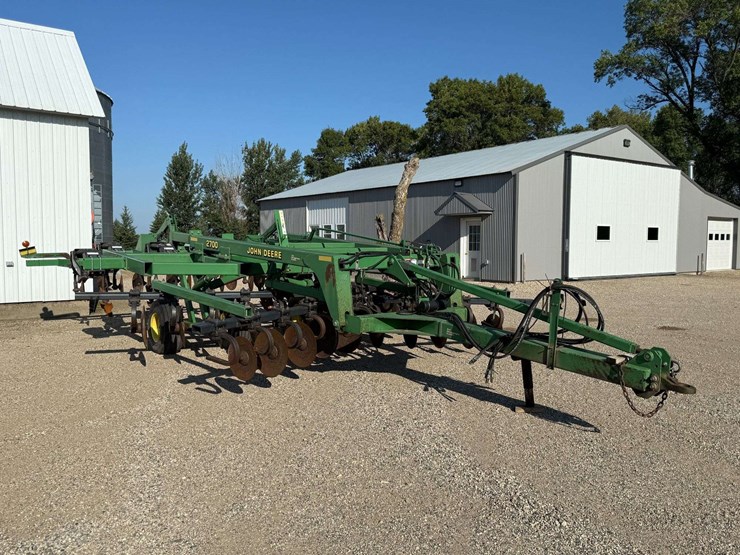 john-deere-2700-image-4
