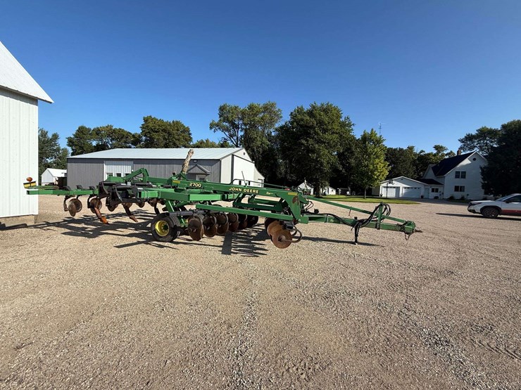 john-deere-2700-image-5