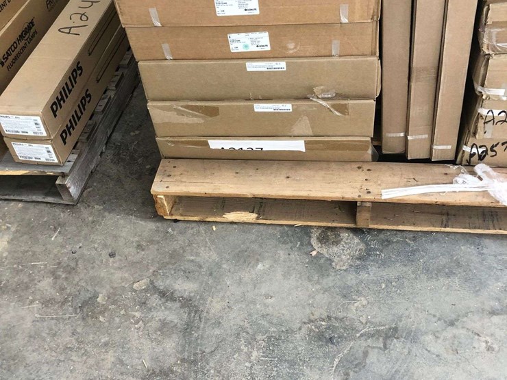large-pallet-of-misc-led-light-fixtures-image-1