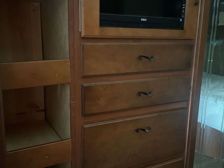 2010-ford-e450-image-19