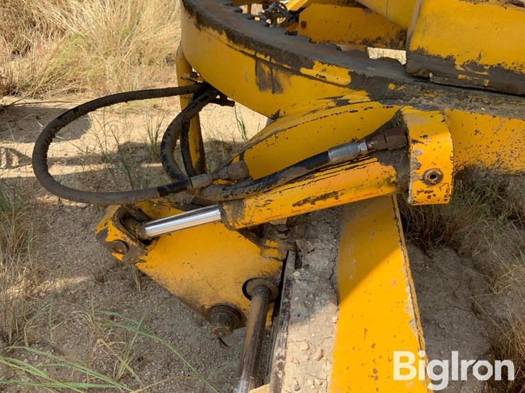 1991-deere-570b-image-11