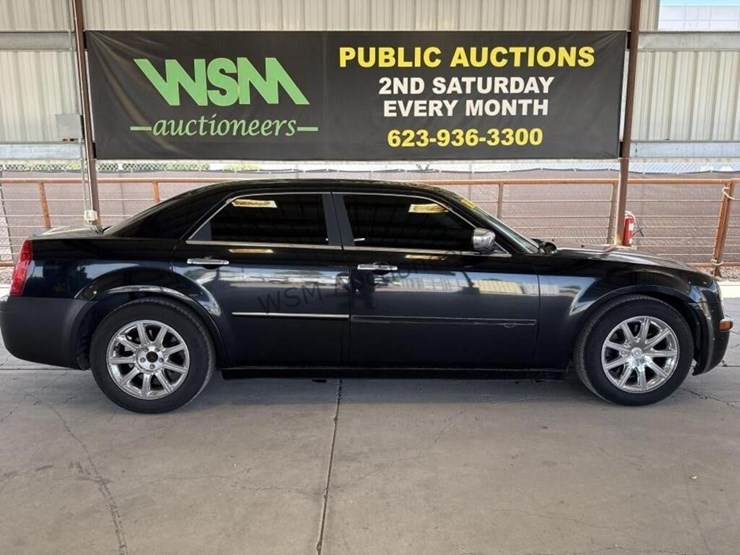 2009-chrysler-300-c-sdn-image-1