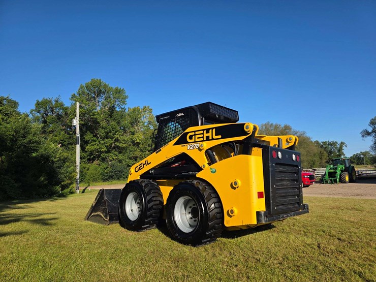 2019-gehl-v270-image-14