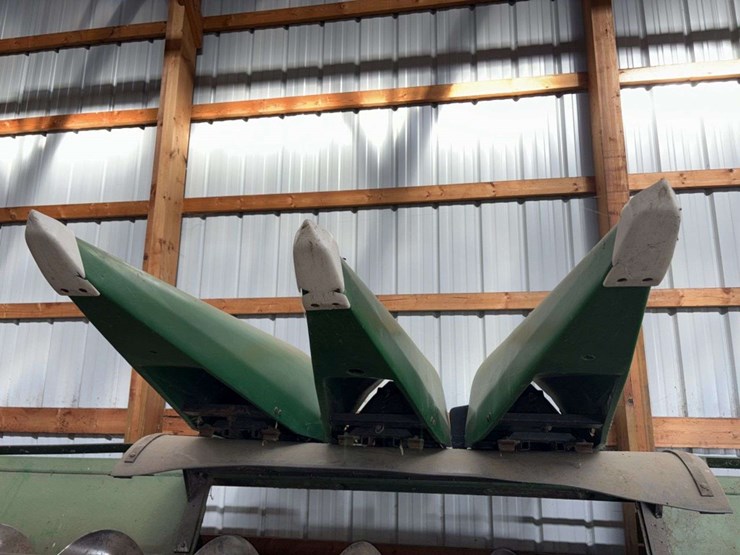john-deere-12r22”-40-series-cornhead,-gvl-poly-snouts,-cob-saver,-powershafts-image-5