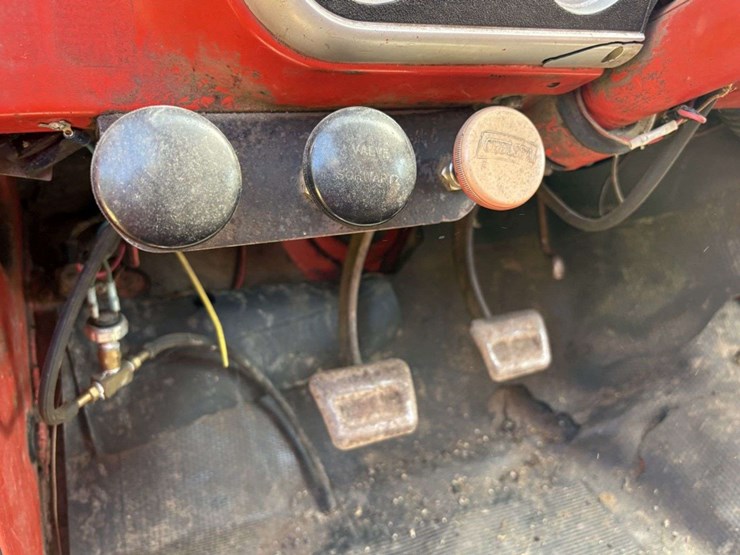 1967-chevy-c50-grain-truck,-tandem-axle-with-hyd-lift-tag-axle,-350-v8,-4+2,-8.25-20-tires,-17.5’-wo-image-22