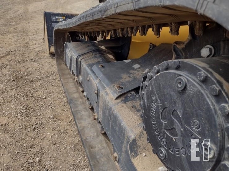 2023-deere-331g-image-22