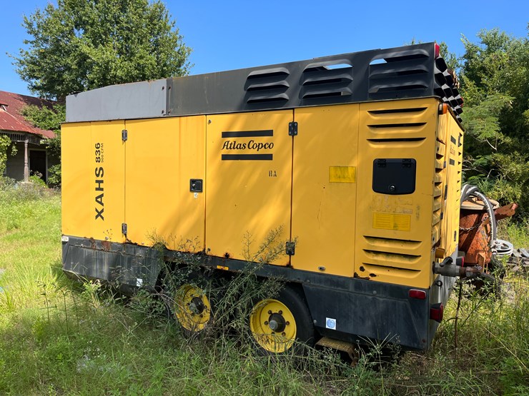 #104-•-atlas-copco-xahs-836-trailer-mounted-air-compressor-image-5