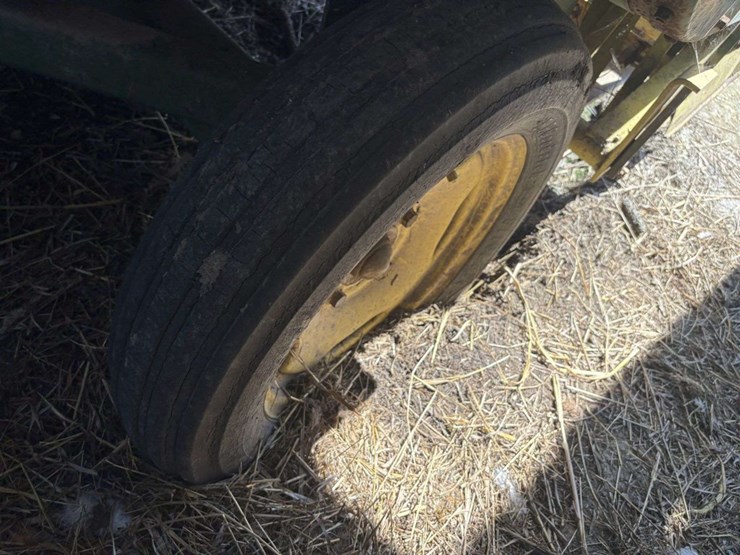 john-deere-24t-image-9