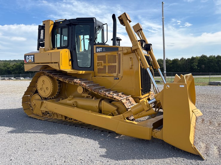 2007-caterpillar-d6t-xl-image-4