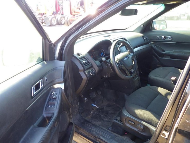 2018-ford-explorer-image-5