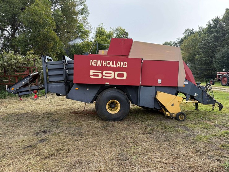 new-holland-590-image-10