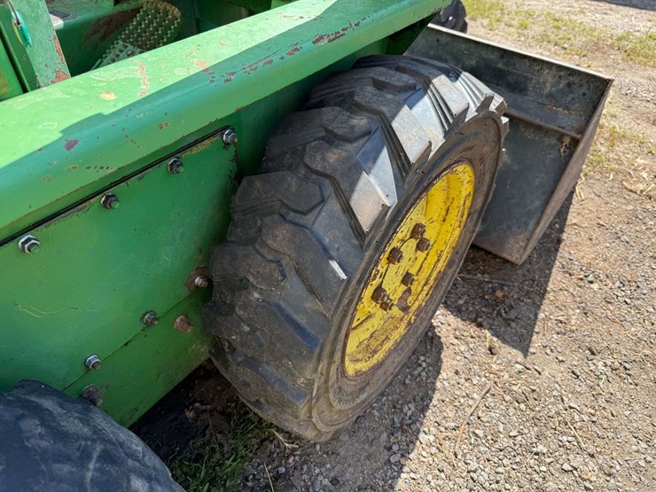 john-deere-70-image-10