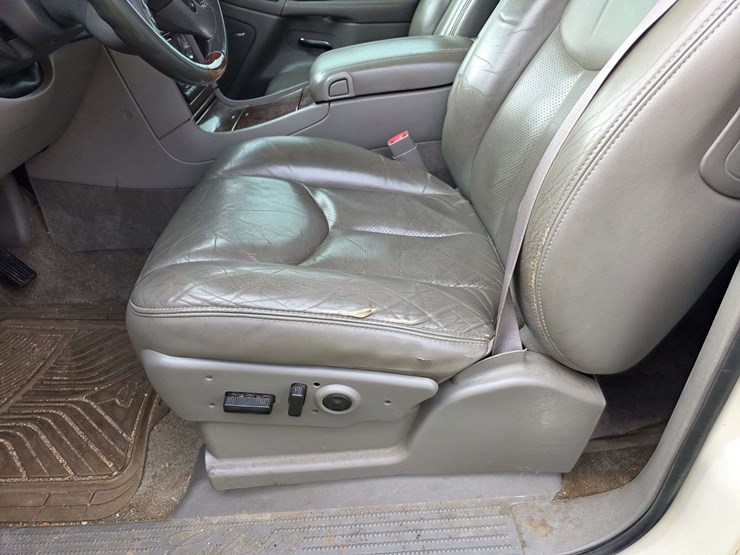 2003-cadillac-escalade-image-55
