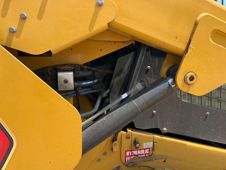 2019-caterpillar-289d3-image-16