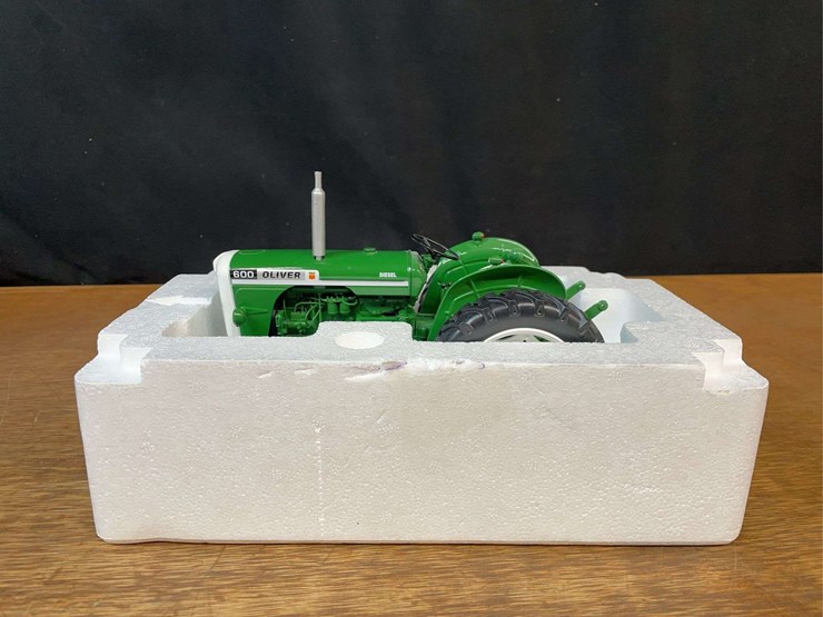 1/16-oliver-600-nib-uh-image-2