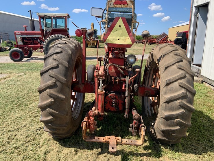 farmall-400-tractor-image-8