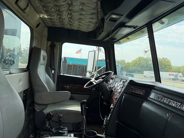 western-star-4900-image-13