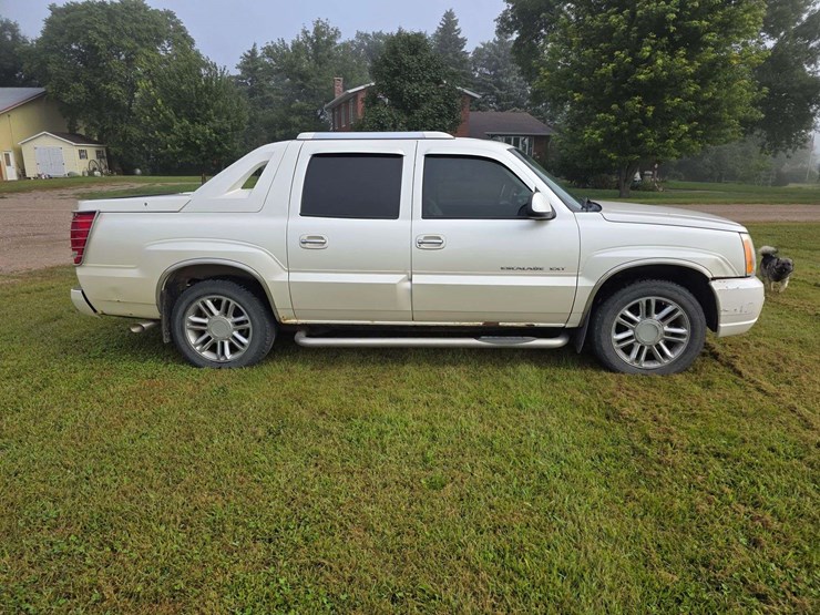 2003-cadillac-escalade-image-8