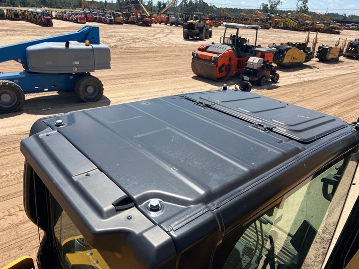 2019-caterpillar-330gc-image-18
