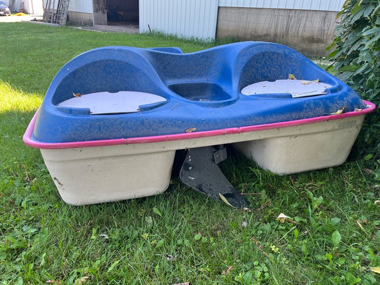 #3074-•-k.l.-industries-pedal-boat-image-6