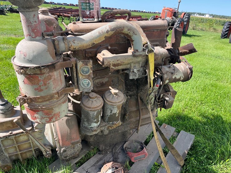 international-td14-crawler-image-32
