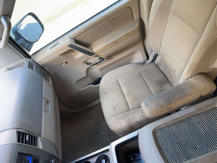 2012-nissan-titan-image-13