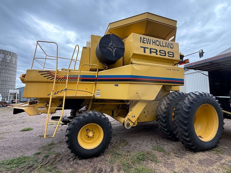 2000-new-holland-tr99-image-15