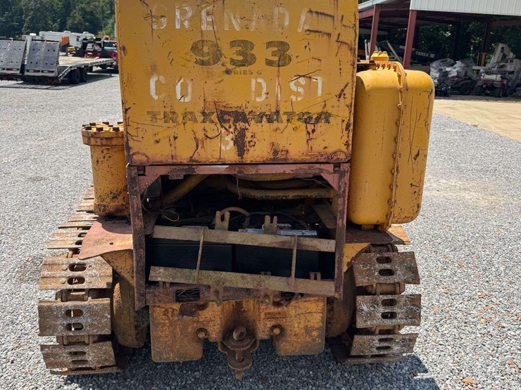 caterpillar-933-image-8