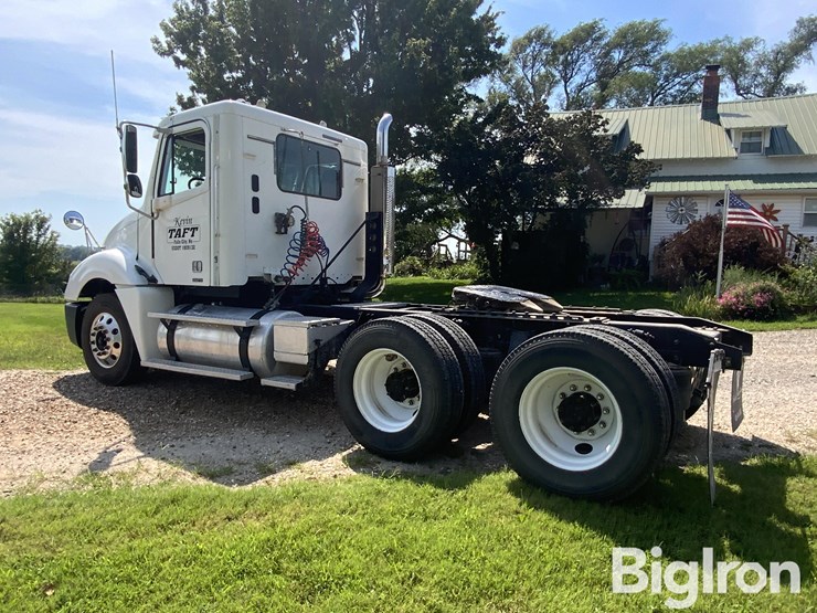 2005-freightliner-columbia-120-image-7