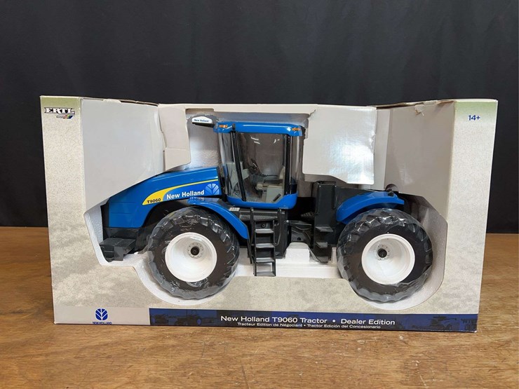 1/16-new-holland-t9060-dealer-edition-nib-ertl-image-1