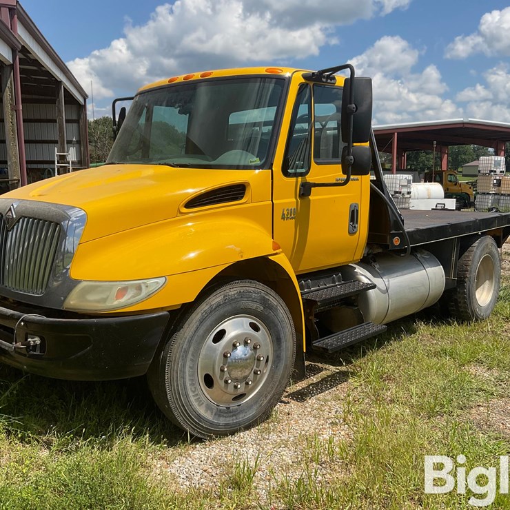 2005 INTERNATIONAL DURASTAR 4300