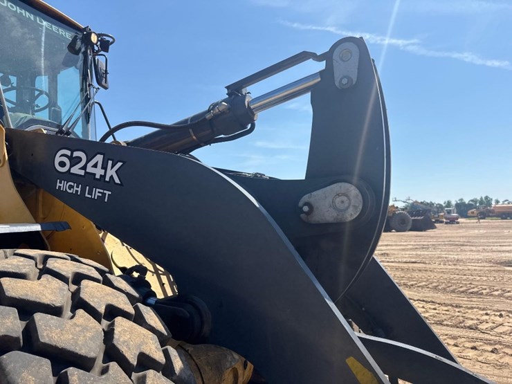 2016-deere-624k-image-18