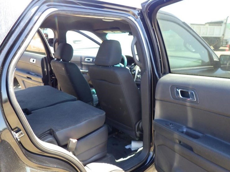 2015-ford-explorer-image-9
