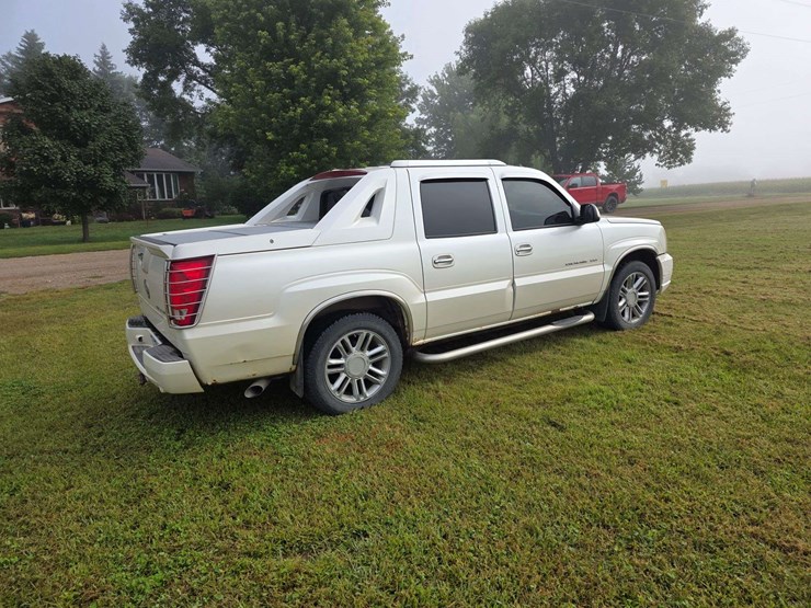 2003-cadillac-escalade-image-10