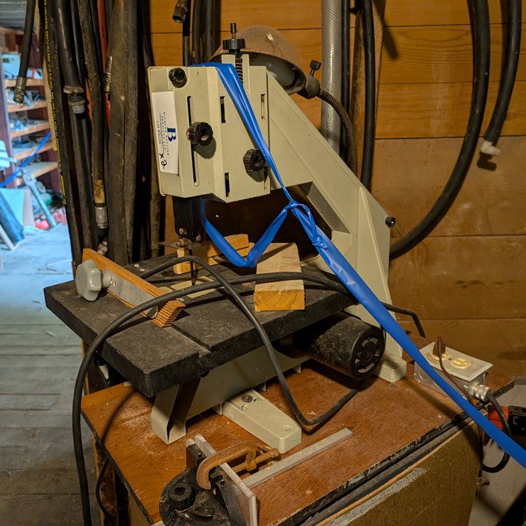 #3026 • Black & Decker Bandsaw