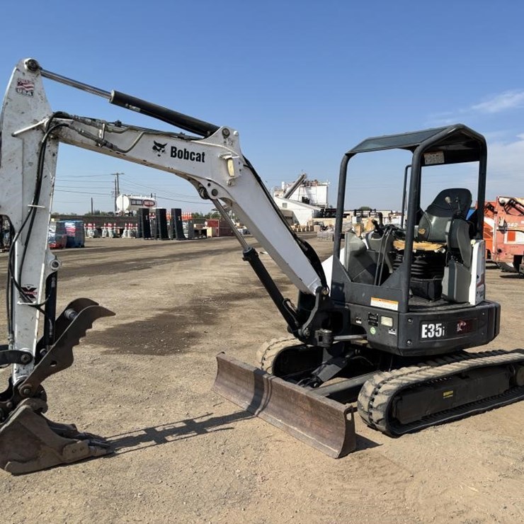 2014 BOBCAT E35i