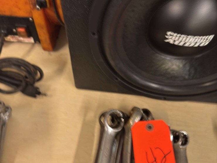 speakers,-amp,-and-radio-image-4