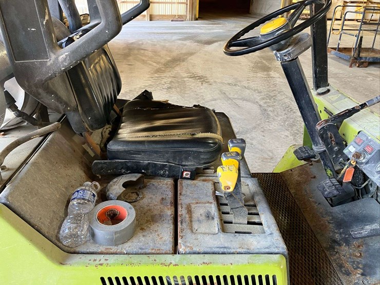 clark-gxp30-6000lbs-capacity-forklift-image-16