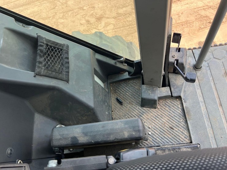 2020-caterpillar-120-image-43