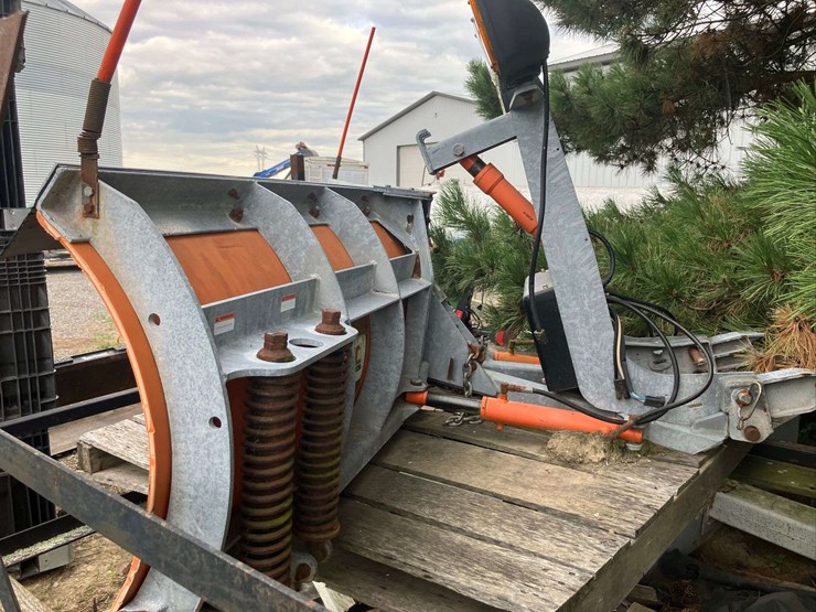 arctic-8’-v-plow.-image-2