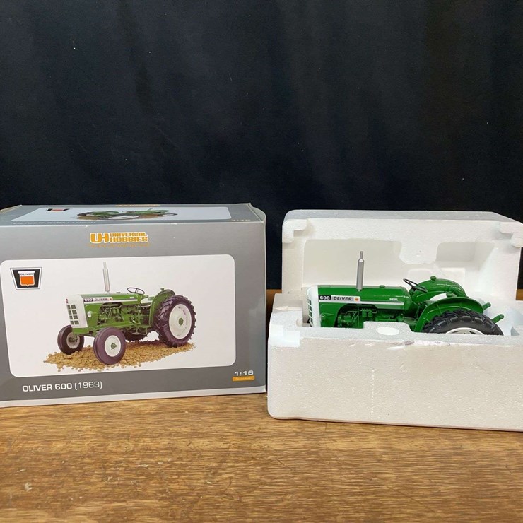 1/16 Oliver 600 NIB UH
