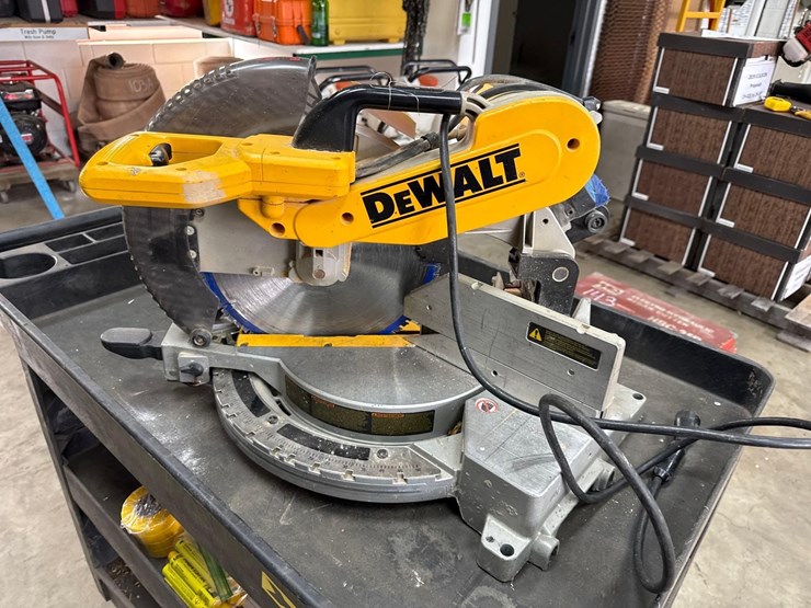 dewalt-dw716-miter-saw-support-equipment-image-2