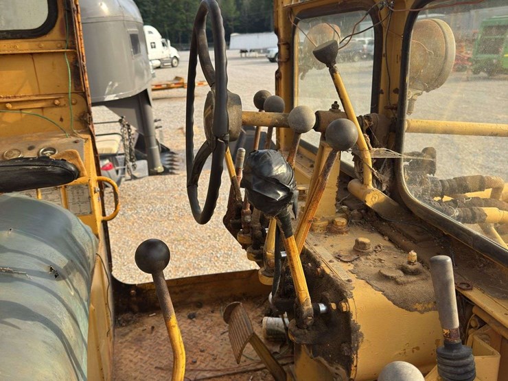 caterpillar-120-image-12