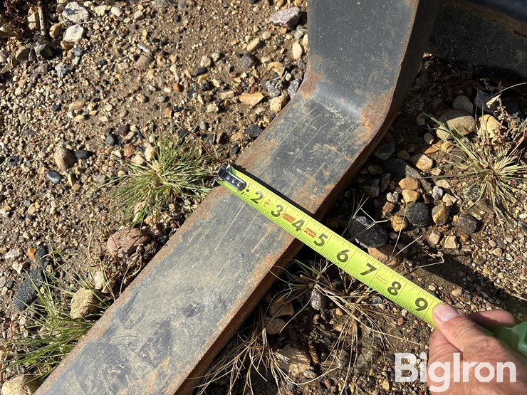 48”-skid-steer-pallet-forks-image-14