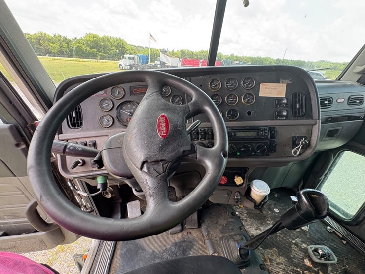 2010-peterbilt-386-image-16