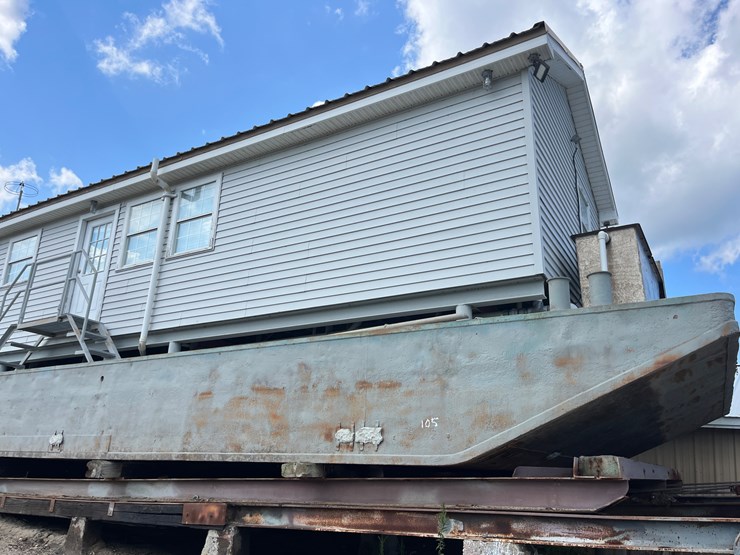#105-•-living-quarters-barge-image-3
