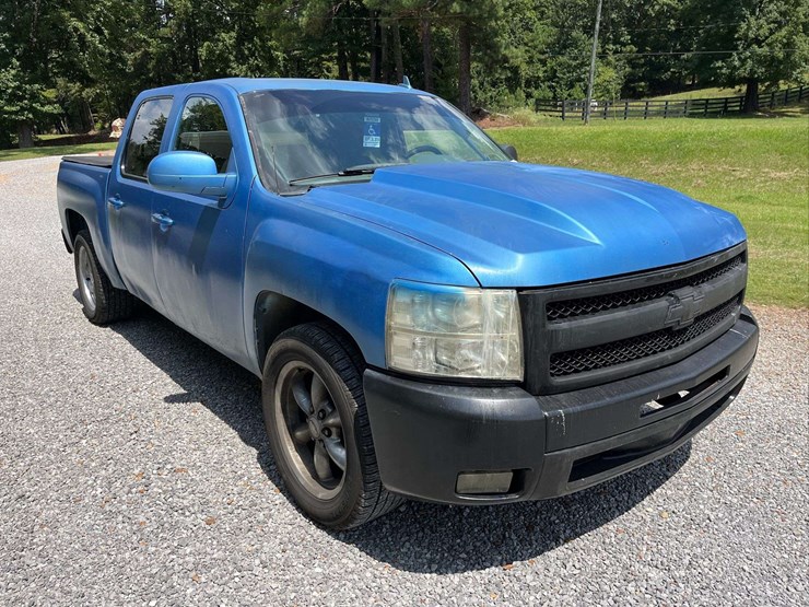 2011-chevrolet-silverado-image-1