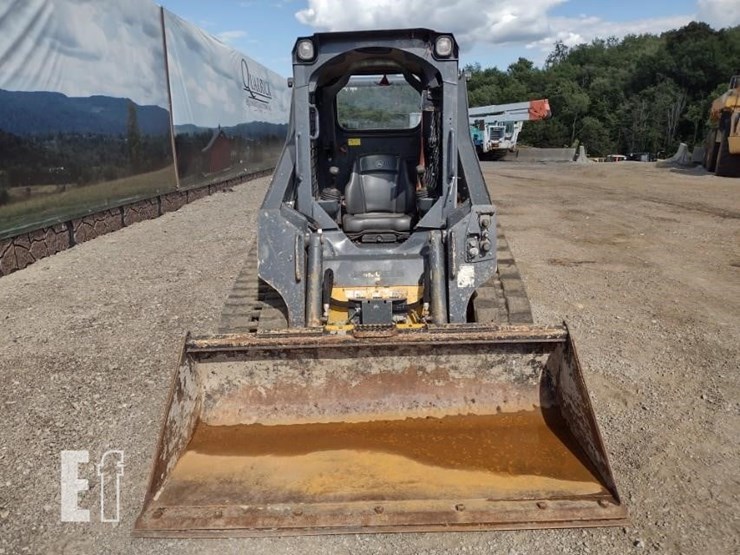 2022-deere-317g-image-2