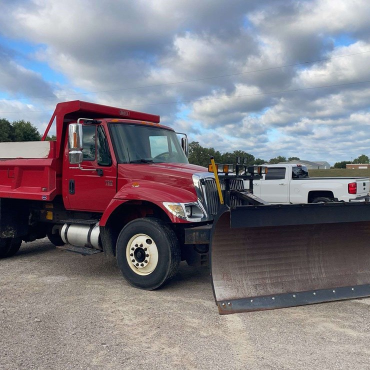 2002 INTERNATIONAL 7300