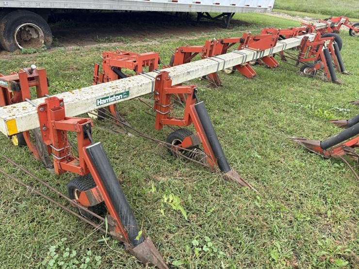 harriston-5000-12r22”-bean-knife,-with-front-tractor-dividers-image-14